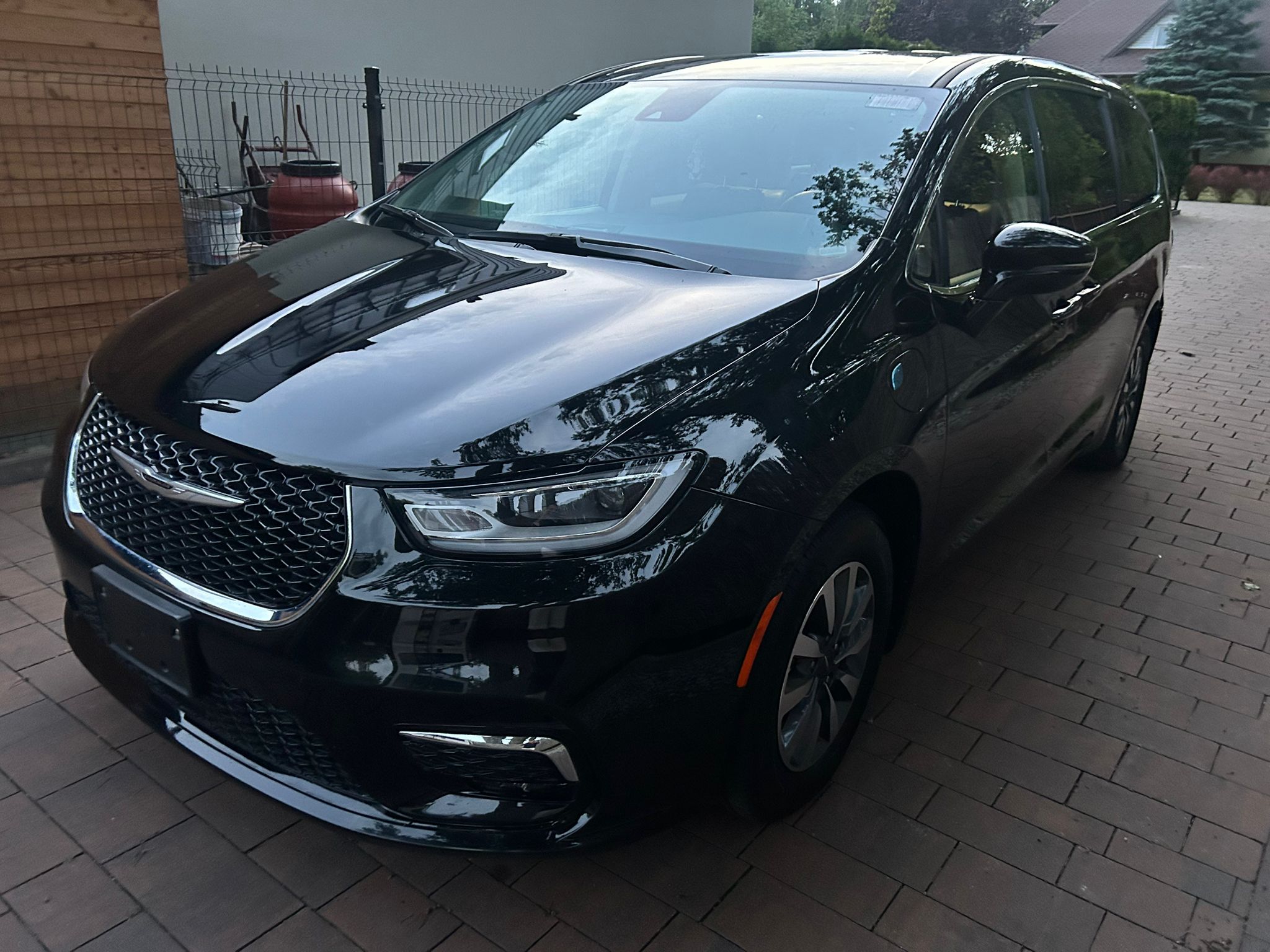 Chrysler Pacifica 2022 — import z USA